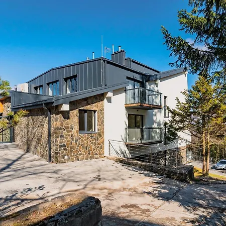 Alpejski - Orlik - Blisko Arena, Kościół Wang I Szlaków